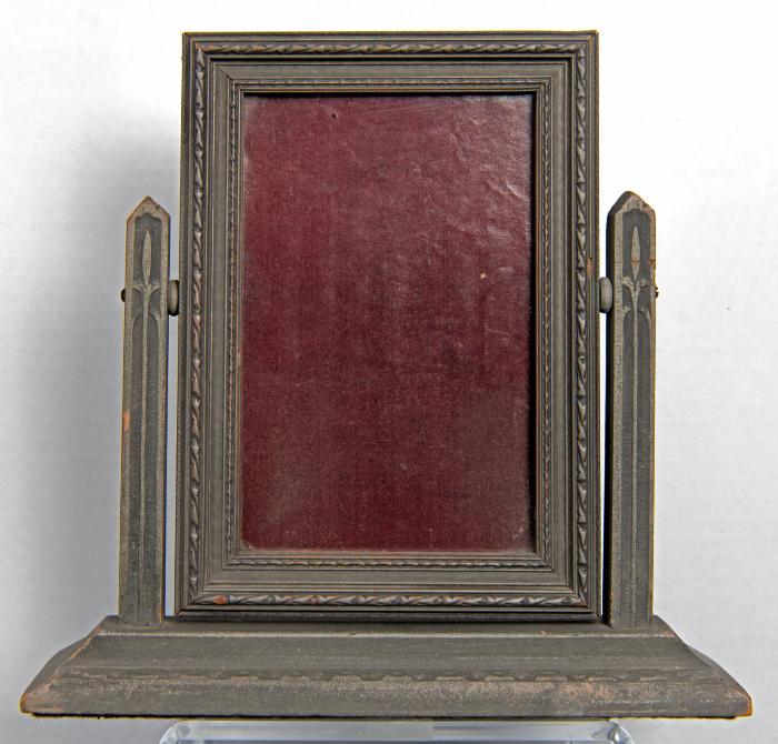 Hinged picture frame