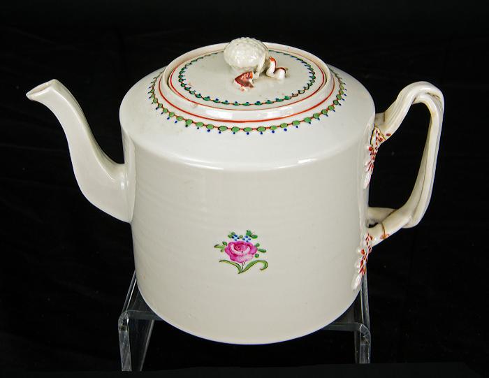 Teapot w/ intertwined handle