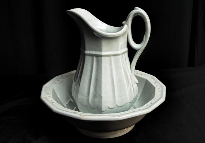 Octag pitcher basin & bowl