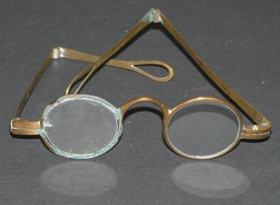 Eyeglasses (with flash)