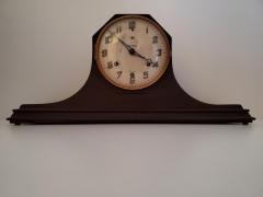Clock (with keys), Mantle
