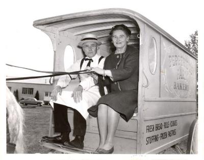 Margaret Rudkin and Titus Moody on Pepperidge Farm Bakery Wagon