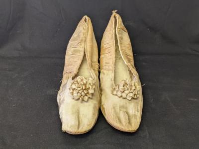 Costume, Shoes - Wedding Pumps with Bows | Worn by Mary Scranton Dowd 