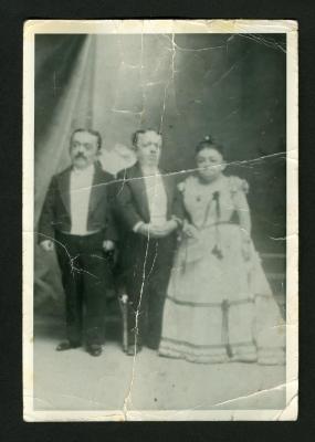 Photograph: Baron Giuseppe Magri, Count Primo Magri, Lavinia Warren