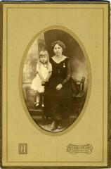 Zitella Birge Viets and daughter Evelyn Viets