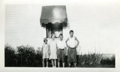 147 Pleasant Street, Setterberg children, 1933